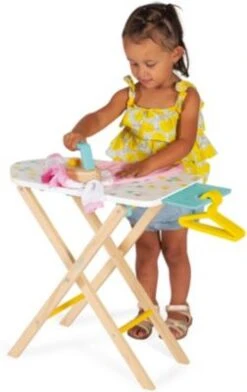 Janod Bügelbrett Mit Bügeleisen, Inkl. 3 Bügel 9 Janod Bügelbrett Mit Bügeleisen, Inkl. 3 Bügel -Spielzeugladen 21856524 04