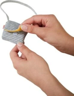 HABA 306579 Kleiderset Accessoires, 3-tlg. Puppen-Stiefel, Schal, Umhängetasche, 30 Cm -Spielzeugladen 24258286 03