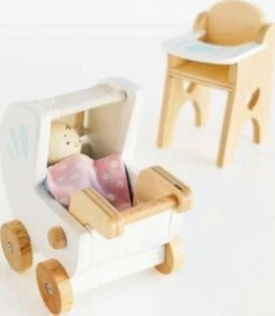 Le Toy Van Babysitter Set + Baby Aus Holz -Spielzeugladen 24548500 04