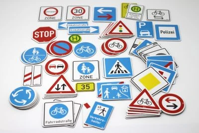 Wissner® Aktiv Lernen Verkehrszeichensatz Magnetisch (64 Teile) 2 Wissner® Aktiv Lernen Verkehrszeichensatz Magnetisch (64 Teile) – Bild 2
