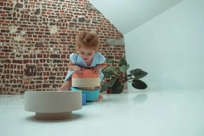 MOES Stapelstuhl – Rainbow Chair 3 MOES Stapelstuhl – Rainbow Chair – Bild 3