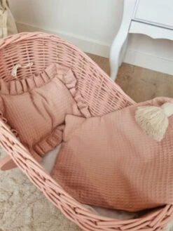 TinaForKids Puppenwiege Aus Weiden Mit Bettwäscheset, Puppenbett Altrosa -Spielzeugladen 29721293 03