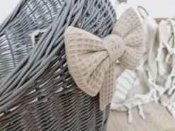 TinaForKids Puppenwagen Mit Bettwäscheset Aus Weiden Und Holz, Grau/Weiß -Spielzeugladen 29721297 06