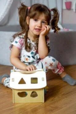 Mamabrum Sortierspiel Holzspielzeug Ab 1 Jahr Holzhaus Mit 8 Modellierblöcken 7 Mamabrum Sortierspiel Holzspielzeug Ab 1 Jahr Holzhaus Mit 8 Modellierblöcken -Spielzeugladen 30112506 02